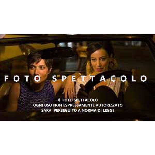 Anna Foglietta ed Alessia Barela - Tutta colpa di Freud ©Medusa Film