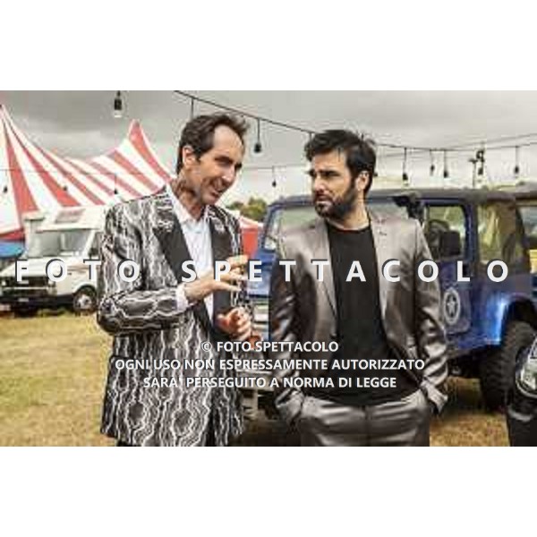 Paolo Calabresi ed Edoardo Leo - Smetto quando voglio ©01 Distribution
