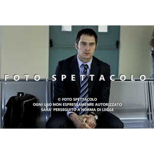 Claudio Santamaria - Il venditore di medicine ©Istituto Luce Cinecittà