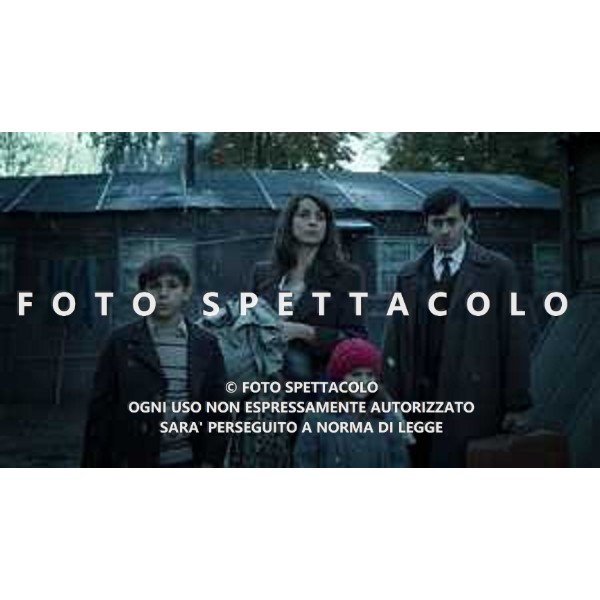 Luigi Lo Cascio, Donatella Finocchiaro e Christian Campagna - Marina ©Movimento Film